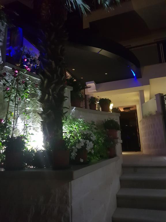 M Palace Apartment *